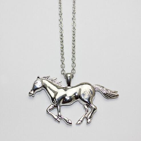 Pendentif cheval sauvage tendance en argent massif (mat ou brillant Pendentif cheval sauvage tendance en argent massif (mat ou brillant