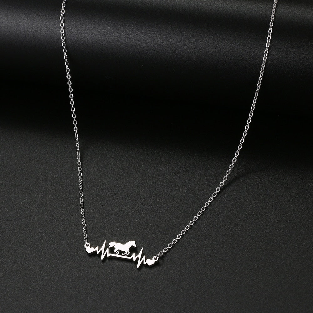 Collier Vintage Pendentif Cheval De Parade – Chaîne Grande, Finition Argentée, Alliage, Très Bon état